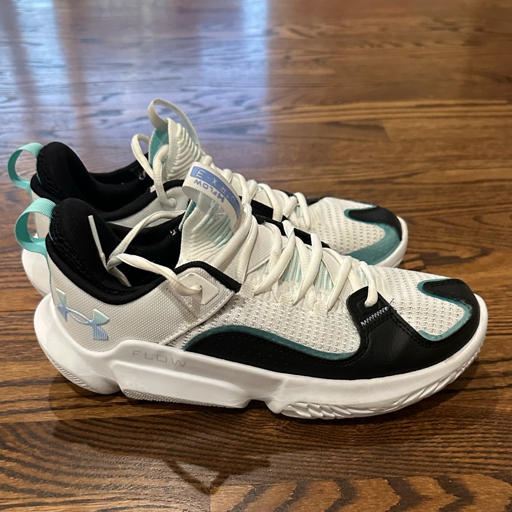 Size 7.5 Women’s Under Armour Basketball Shoes